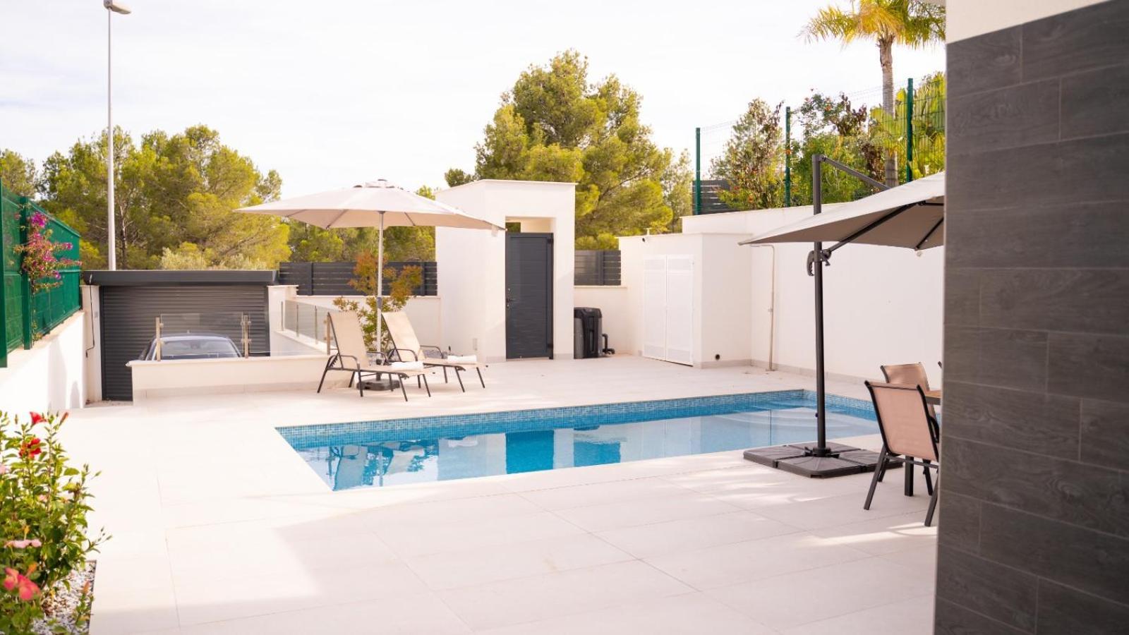 Amberes Apartment, A Stylish Villa'S Independent Downstairs Apartment With Private Swimming Pool And Terrace ポロップ エクステリア 写真