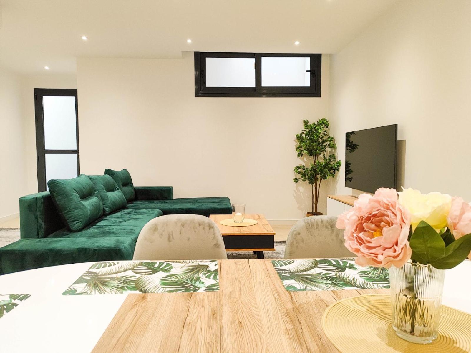 Amberes Apartment, A Stylish Villa'S Independent Downstairs Apartment With Private Swimming Pool And Terrace ポロップ エクステリア 写真